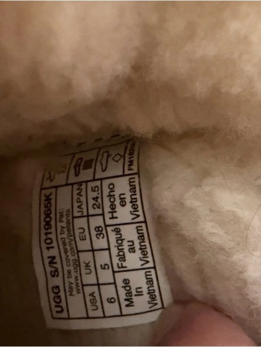 UGG Kids plush Slippers - Size 6